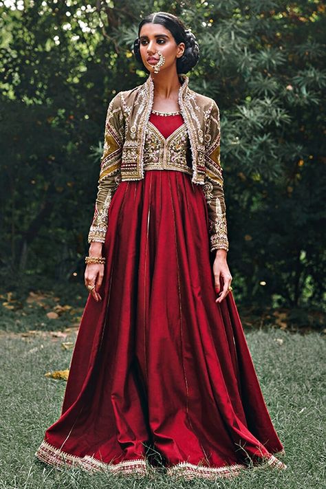 Mohsin Naveed Ranjha Dresses, Cropped Waistcoat, Mohsin Naveed Ranjha, Baat Pakki, Indian Gown, Dolly Dress, Pakistani Wedding Outfits, Casual Indian Fashion, Simple Pakistani Dresses