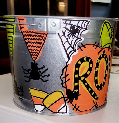 Painted Halloween Buckets, Painted Buckets, Crafts To Sale, Bucket Ideas, Galvanized Buckets, Halloween Buckets, Halloween 2020, Buckets, Painting Projects