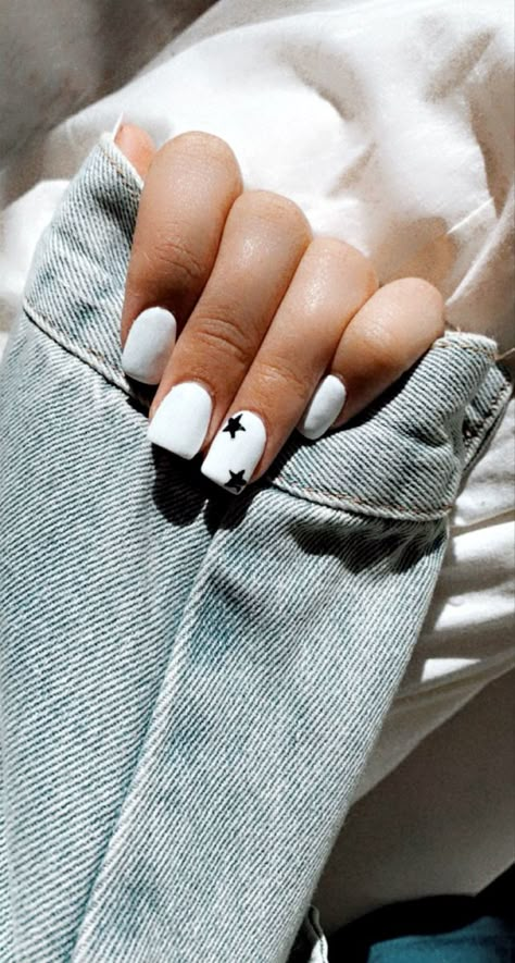 Nails Inspiration For 13 Yo, White Nails With Lightning Bolt, Nail Ideas For 12 Yrs Old, Nails For 11 Yrs Old Short, Nails For 10yrs Old, Nails For 11 Yrs Old, Fun White Nails, Old Hello Kitty, Fake Nails For Kids