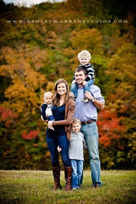 Wish We had a background like this around here :P Like the Navy blue with brown boots .. not loving what the guy is wearing though Baptismal Photos, Happiness Pics, Month Pictures, Fam Pics, Family Happiness, Fall Pics, Foto Newborn, Photography Tricks, 4 Poses