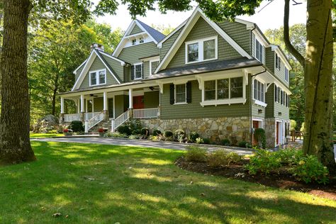 Craftsman: Shake - Vinyl Siding Institute - VSI Green Siding House, Green Vinyl Siding, Green House Color, Sage Green House, Green Exterior House Colors, Green House Exterior, Green Siding, Best Front Door Colors, Best Front Doors