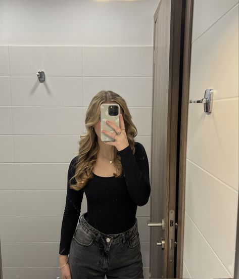 black jeans inspo Cute Fits With Black Jeans, What To Wear With Black Jeans, Black Jean Outfits, Outfit With Black Jeans, Outfit Ideas With Black Jeans, Outfits With Black Jeans, Black Jeans Outfits, Black Jeans Outfit Fall, Summer Glowup