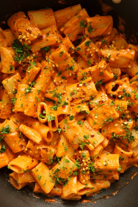 Gigi Hadid Pasta - Moribyan Gigi Hadid Pasta, Hadid Pasta, Pasta And Sauce, Best Pasta Dishes, Spicy Pasta, Vodka Pasta, Butter Pasta, College Meals, Best Pasta