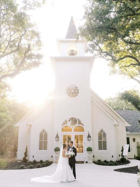 Wedding Chapel Ideas, Dfw Wedding Venues, Industrial Chic Wedding, Photography Settings, Dallas Wedding Venues, Dfw Wedding, Wedding Venues Texas, Farmhouse Wedding, Bridal Suite