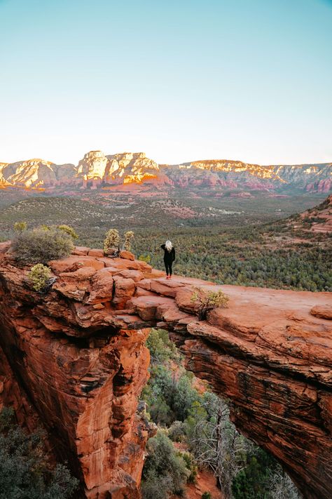 Sedona is a great weekend getaway destination in Arizona. If you're wondering where to stay, where to dine or all the best things to do while visiting Sedona, here is my ultimate guide to Sedona, AZ! Sedona Arizona Travel, Arizona Aesthetic, Slide Rock State Park, Travel Arizona, Arizona Trip, Visit Sedona, 2023 Goals, Picture Inspiration, Sedona Az