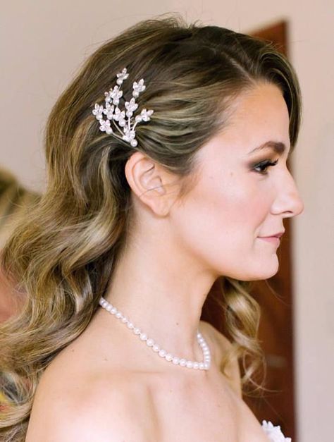 Champagne Toast. bridal headpiece bridal comb pearl bridal Simple Headpiece, Wedding Hair Head Piece, Boho Wedding Hair, Romantic Hairstyles, Simple Wedding Hairstyles, Headpiece Bridal, Champagne Toast, Bridal Comb, Wedding Hair Down