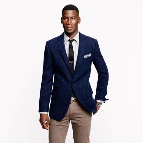 How to Style a Navy Blazer + Our Picks | Primer Cute Blazer Outfits, Blue Blazer Outfit Men, Navy Blazer Men, Blue Blazer Outfit, Navy Blazers, Blazer Outfits Men, Beige Chinos, Dapper Dudes, Dress Shirt And Tie