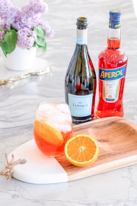 Classic Aperol Spritz Recipe Aperol Spritz Recipe How To Make, Best Aperol Spritz Recipe, How To Make Aperol Spritz, Aperol Cocktail Recipes, Bebida Gin, Aperol Spritz Recipe, Best Summer Cocktails, Spritz Recipe, Perfect Summer Drink