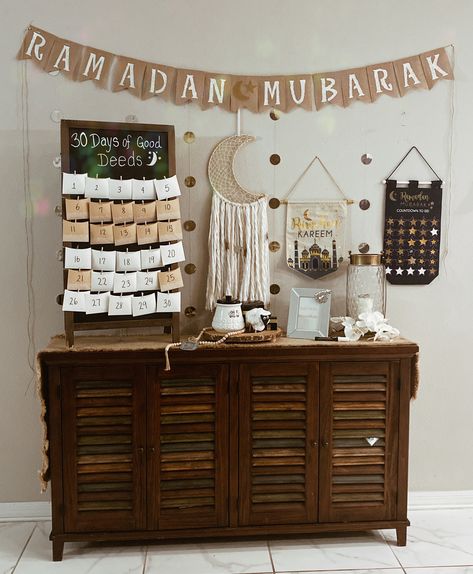 Ramadan Table Decoration Ideas, Ramadan Board, Ramadan Decor Ideas, Ramadhan Decoration, Ramadan Home Decor, Diy Ramadan Decor, Deco Ramadan, Decoration Ramadan, Ramadan Ideas