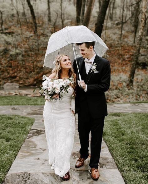 Rainy wedding | rain on your wedding | clear bubble umbrella wedding photo ideas | boho wedding | boho bride | modern wedding | black white wedding colors | bride and groom wedding photo ideas Wasn’t really concerned with having no power until I realized I couldn’t brew coffee. Thankfully my local @starbucks could. You the real… Bubble Umbrella Wedding, Umbrella Wedding Photos, Rainy Elopement, Gatlinburg Elopement, Rain On Wedding Day, Spain Ranch, Rainy Wedding Photos, Rain Wedding, Umbrella Wedding