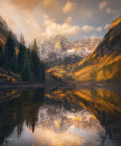 Golden hour magic in Colorado 🇺🇸🏞️. The Maroon Bells reflecting on still waters create a scene straight out of a dream. Who else feels the call of the Rockies? 🌄✨ #ColoradoBeauty #MaroonBells #NaturePhotography #RockyMountains 📸 @jonengelephotography . . . #mountain #foggymountains #wilderness #scenery #forest #lakes #hiking #sunset #sunsetlovers #landscapelovers #beautyofnature #nature Scenery Forest, Foggy Mountains, Maroon Bells, The Rockies, Top Trending, Still Water, Rocky Mountains, Golden Hour, A Dream