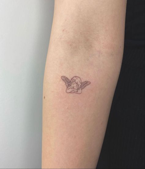 angel tattoo @chiko.tattoo Mini Angel Tattoo, Tattoo Virgin Mary, Simple Angel Tattoos, Angel Tattoo For Women, Art Tattoo Ideas, Sticker Sleeve, Aesthetic Angel, Tiny Tats, Basic Tattoos