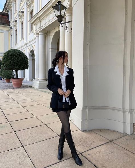 Helena Natalie 🫶🏼 on Instagram: "A lil classy🖤" Helena Natalie, Black Suits, Black Outfit, Instagram A, Everyday Fashion, Outfit Of The Day, Insta Fashion, Casual Dress, Layering