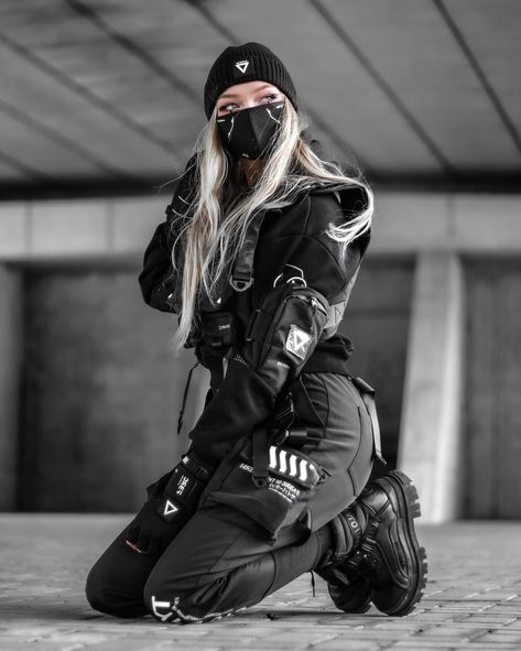 hidden leaf ninja agent @tixteafox . . . #fabricoftheuniverse #techwear #streetwear #cyberpunk #futureculture #fyp #fypシ #membersoftheuniverse Cyberpunk Clothing Female, Techwear Female, Fabric Of The Universe, Casual Techwear, Techwear Aesthetic, Cyberpunk Outfit, Techwear Cyberpunk, Streetwear Cyberpunk, Tactical Fashion