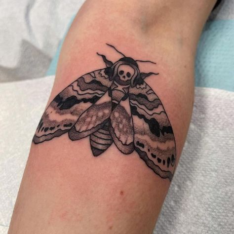 ScarabBodyArts💎 BVLA retailer on Instagram: “Cecily Thomas. Contact Cecily at cecilytoastcrunch@gmail.com to set up your appointment!” Luna Moth Tattoo, Cicada Tattoo, Redemption Tattoo, Beetle Tattoo, Saved Tattoo, Insect Tattoo, Moth Tattoo, B Tattoo, Bee Tattoo