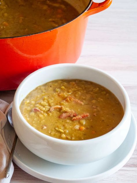 Split Pea Soup With Bacon, Pea Soup With Bacon, Basic Soup Recipe, Soup With Bacon, Soup Beans, Bacon Soup, Split Pea Soup, Pea Recipes, Savory Soups