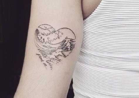 Wave Tattoo Design, Ocean Tattoo, Wave Tattoo, Wild Tattoo, Tattoo Zeichnungen, Omerta Tattoo, Ocean Tattoos, Tattoo Girls, Tatuaje A Color