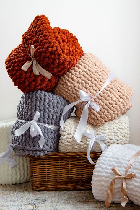 Blanket Puffy, Blanket Product Photography Ideas, Blankets Photography, Crochet Product Photography Ideas, Blanket Photography Ideas, Product Photography Crochet, Crochet Product Photography, Blanket Product Photography, Crochet Photography Ideas