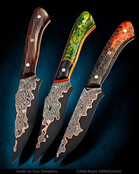 New photo! This piece is by Dan Tompkins! • Knife Info: This 3 piece set of 4.5 inch hunters was made from Baker forge steel. It's an 80crv2 core with a copper liner and bronze/15n20 Damascus. Copper Damascus Knife, Damascus Knife Tattoo, Copper Damascus, Cool Tactical Gear, Forging Knives, Art Knife, Knife Tattoo, Diy Knife, Pretty Knives