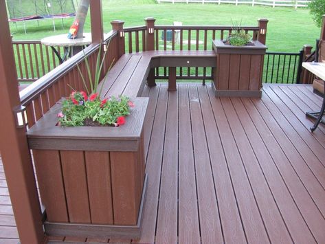 Built in Deck Planters and Benches - Amazing Decks Deck Benches, Deck Bench Seating, Amazing Decks, Planter Designs, Trex Decking, Deck Bench, Deck Planters, Deck Seating, Planter Bench