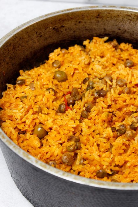 Want to impress your guests? This step-by-step Arroz con Gandules recipe is perfect for potlucks, dinner parties, or any special occasion. Try it now! #RecipeIdeas #EasyDinnerRecipes #AuthenticFlavors Arroz Y Gandules Recipe, Puerto Rican Rice With Pork, Easy Gandule Rice Recipe Hawaii, Rice And Gandules Puerto Rico, Puerto Rican Rice And Pigeon Peas, Puerto Rican Arroz Con Gandules, Gandule Rice Recipe Hawaii, Rice And Gandules, Puerto Rican Food Authentic