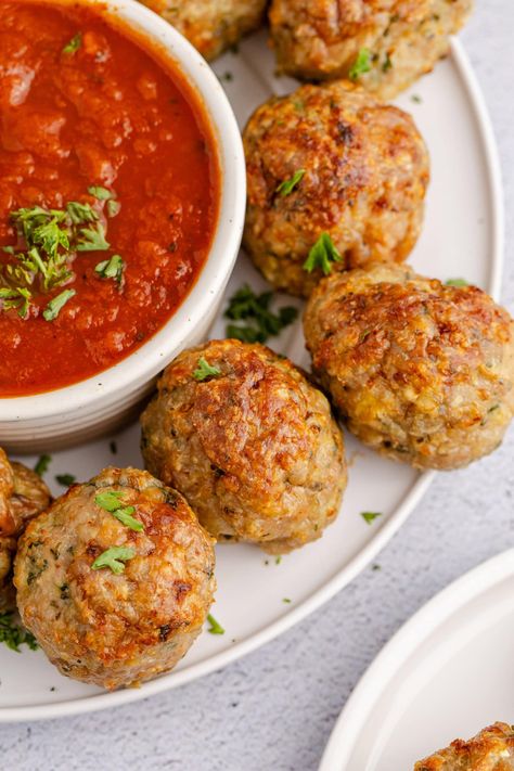 This super easy baked chicken meatballs recipe is great for freezing or prepping ahead of time. These versatile meatballs are tender, lean, and pair with just about anything! Vsg Meals, Chicken Meatball Recipe, Chicken Meatballs Recipe, Baked Chicken Meatballs, Chicken Meatball, Mexican Chicken Casserole, Chicken Meatball Recipes, Chicken Balls, Lean Chicken