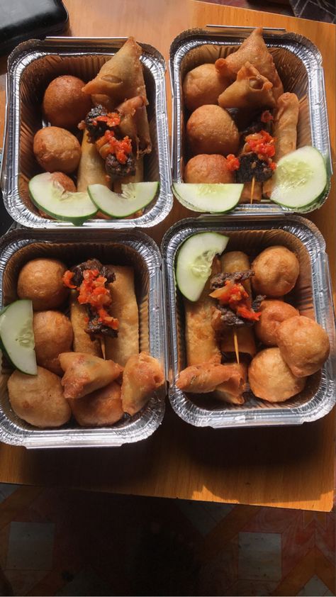 Nigerian Small Chops Platter, Small Chops Package Ideas, Small Chops Package In Nigeria, Food Tray Ideas, Wife Recipes, African Snacks, Small Chops, Sick Food, Packed Meals