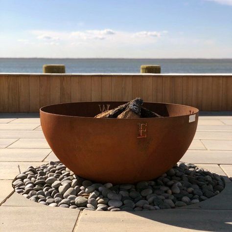 Metal Fire Pit Ideas, Diy Propane Fire Pit, Fire Pit Bench, Cast Iron Fire Pit, Iron Fire Pit, Easy Fire Pit, Fire Pit Materials, Brick Fire Pit, Concrete Patios