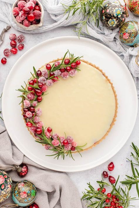 This delectable White Chocolate Cranberry Tart is quite the showstopper! Perfect for a festive special occasion such as Thanksgiving or Christmas. Your guests will never know how easy it was to make! Chocolate Cranberry Tart, Thanksgiving Desserts Cranberry, Classic Key Lime Pie Recipe, Cranberry Tart Recipe, Holiday Tarts, Chocolate Raspberry Tart, Chocolate And Raspberry Tart, Cranberry Tart, Key Lime Pie Recipe