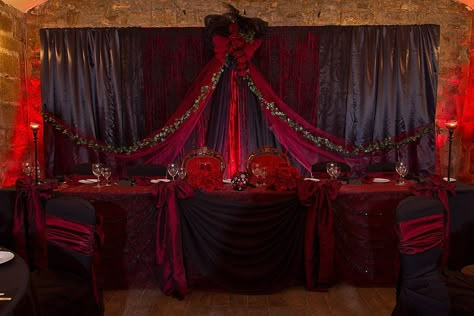 Black Quinceanera Theme, Gothic Wedding Theme, Quince Themes, Dark Wedding Theme, Red Quince, Sweet 16 Decorations, Red Backdrop, Gold Backdrop, Skull Wedding