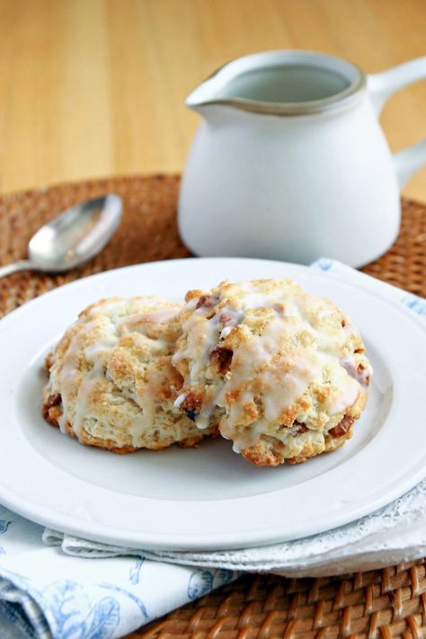 Is it a biscuit? Or is it a scone? It's a biscone! A moist yet flaky cross between a biscuit and a scone. Savory Scones, Tea Biscuits, What's For Breakfast, Scone Recipe, Breakfast Breads, Dish Recipes, A Cross, Om Nom, Brunch Recipes