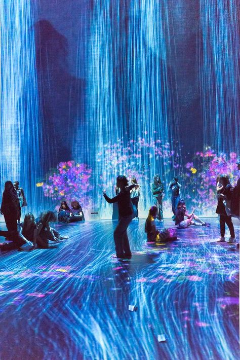 Discover the World of Digital Art: teamLab - Au-delà des limites Team Lab, Digital Installation, Projection Installation, Interactive Lighting, Amazing Wallpapers, Japan Holidays, Immersive Art, Interactive Media, Art Appliqué