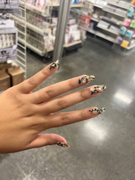 Wedding Nails With Vines, White Nails With Vines, Vine Nails Acrylic, Nail Designs Vines, Vines Nails, Nails With Vines, Vine Nails, Chic Nails, Dope Nails