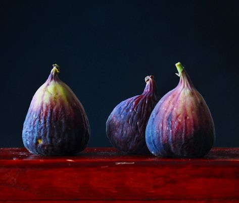 Cloth Still Life, Food Paintings, Dark Food Photography, Life Drawing Reference, Fruits Photos, Still Life Fruit, Fruit Photography, Still Life Photos, Food Painting