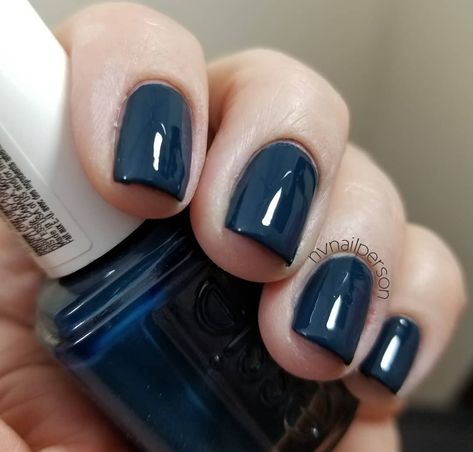 @nvnailperson on Instagram: “#notd #nailpolish #nailsofinstagram #Essie #OnYourMistletoes #Winter2017Collection #EssieLove @essiepolish” Honey For Acne, Pretty Lips, Blue Nail Polish, Nail Colours, Blue Nail, Colorful Nail Designs, Nail Color, Beauty Ideas, Mani Pedi