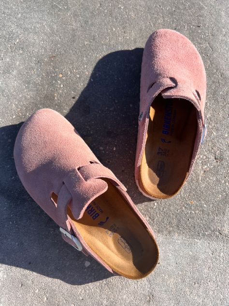 Pink Clay Birkenstock, Birkenstock Boston Pink Clay, Pink Birkenstock Clogs, Pink Boston Birkenstocks, Birkenstock Boston Pink, Pink Birkenstocks, Homemade Perfume, Boston Clogs, Fall Fits