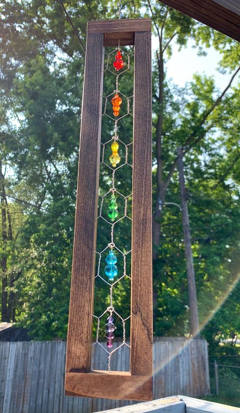 Homemade Sun Catchers, Chicken Wire Sun Catcher, Chicken Wire Suncatcher, Beaded Suncatcher Diy, Sun Catchers Diy, Glass Bead Suncatcher, Chicken Wire Projects, Wire Suncatcher, Chicken Wire Art