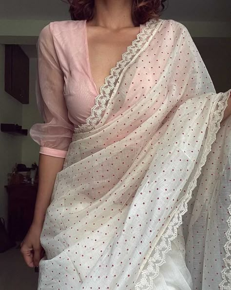 Madhulika Kapilavayi, Trendy Blouse Design, Saree Jacket Designs, Blouse Inspiration, Classic Saree, Simple Saree Designs, New Saree Blouse Designs, Fashionable Saree Blouse Designs, Saree Designs Party Wear