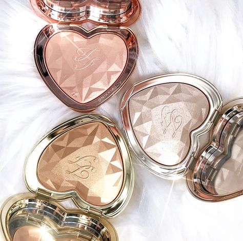 Rose Gold Highlighter Makeup, Too Faced Highlighter Heart, Highlighter Aesthetic, Normal Makeup, Pinterest Shop, Rose Gold Eyeshadow, Silver Makeup, Glow Makeup, Makeup And Beauty Blog