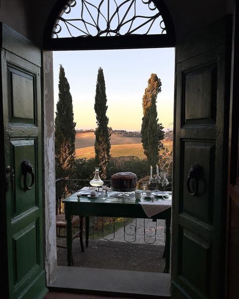 European Decor Style, Italian Table, Italy Holidays, A Prince, December 22, Country Estate, Umbria, Green Aesthetic, Old Money