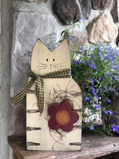 Primitive Wood Crafts Diy, Summer Wood Projects, Summer Wood Crafts, Wood Cats, Primitive Americana Decor, Country Wood Crafts, Spring Wood Crafts, Summertime Crafts, Primitive Wood Crafts