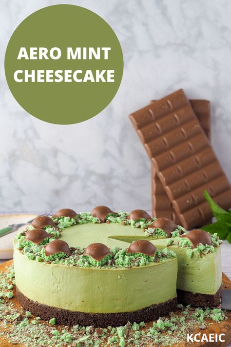 This decadent no-bake Aero mint cheesecake combines a buttery chocolate cookie base with a creamy mint chocolate cheesecake filling and pretty Aero mint topping. Choc Mint Cheesecake No Bake, Choc Mint Cheesecake, Mint Aero Cheesecake, Aero Cheesecake, Chocolate Mint Cheesecake, Unique Cheesecake Recipes, Boere Resepte, Unique Cheesecake, Traybake Cake