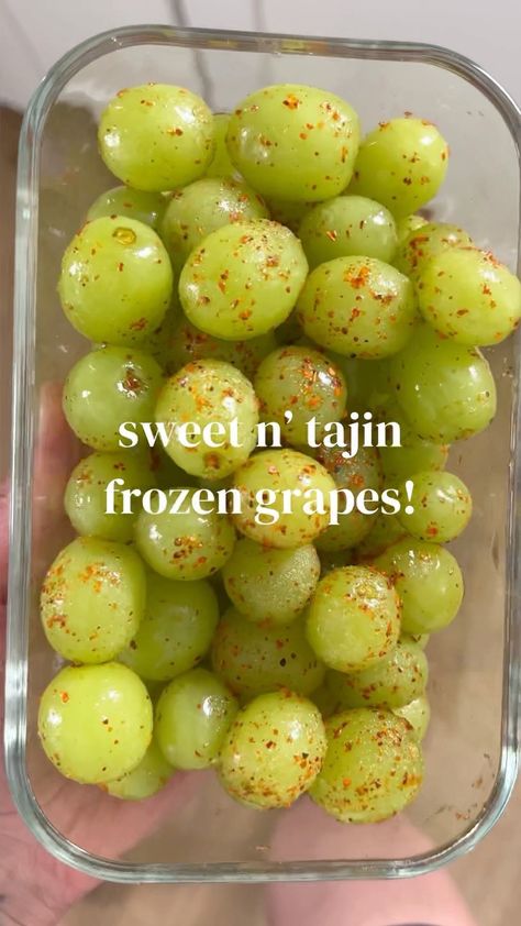 Frozen Grapes With Tajin, Grapes With Tajin, Tajin Grapes, Tajin Snacks, Grape Snacks, Tajin Recipes, Mexican Desserts, Frozen Grapes, Mexican Snacks