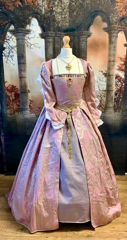 1600s Dresses, 1500s Fashion, Tudor Gown, Tudor Dress, Tudor Fashion, Costumes Dresses, Period Dress, Old Fashion Dresses, Old Dresses