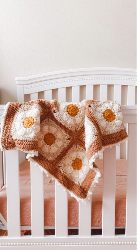 daisy baby blanket, baby blanket, daisy blanket, toddler girls room, lovey, baby lovey, nursery decor, baby girl nursery, baby girl nursery inspo Baby Girl Crotchet Blanket, Baby Girl Nursery Daisy Theme, Crochet Baby Room Decor, Boho Daisy Nursery, Daisy Baby Nursery, Daisy Baby Shower Ideas, Hippie Baby Nursery, Daisy Themed Nursery, Girl Baby Blanket Crochet