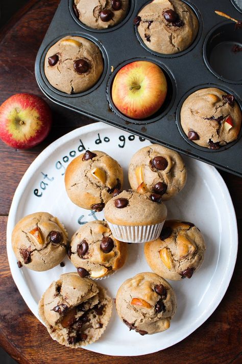 Apple, Cinnamon and Chocolate Chips Muffins | Oddbox Chocolate Chips Muffins, Apple Muffin, Apple Chocolate, Chocolate Apple, Vanilla Extract Recipe, Chocolate Apples, Mango Cake, Apple Muffins, Meringue Pie