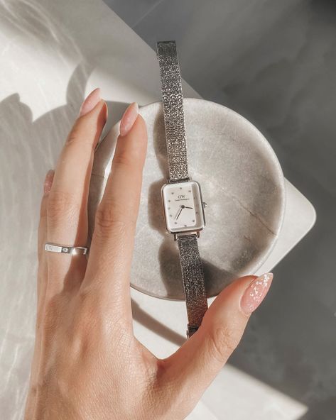 Dw Watch Women, Daniel Wellington Watch Women, Daniel Wellington Watch, Sparkle Gift, Silver Watches Women, Fancy Jewelry Necklace, Vintage Watches Women, Bracelet Watches Women, Watch Trends