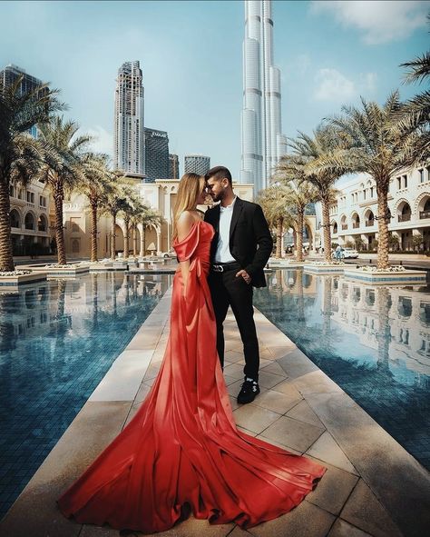 Burj Khalifa Couple Photography, Dubai Engagement Photos, Dubai Pre Wedding Shoot, Dubai Couple Photography, Burj Khalifa Photography, Dubai Couple, Honeymoon Goals, Wedding In Dubai, Dubai Family