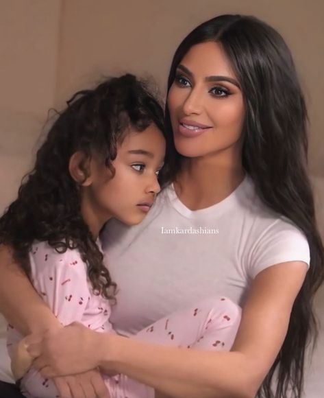 Family Vision Board, Kim Khloe Kourtney, Family Vision, Kim Kardashian And North, Kim And North, Kardashian Kids, Future Mommy, Bratz Inspired Outfits, Kim K