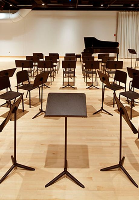 Music Classroom Aesthetic, School Music Room Aesthetic, Violin Practice Room, Music Teacher Aesthetic, Boston Conservatory, Music Conservatory Aesthetic, Live Violinist Wedding, Musical Academia, Violin Recital